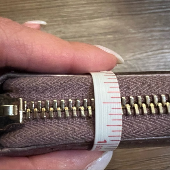 Gucci Small Soho Disco Metallic Wallet - Picture 16 of 16